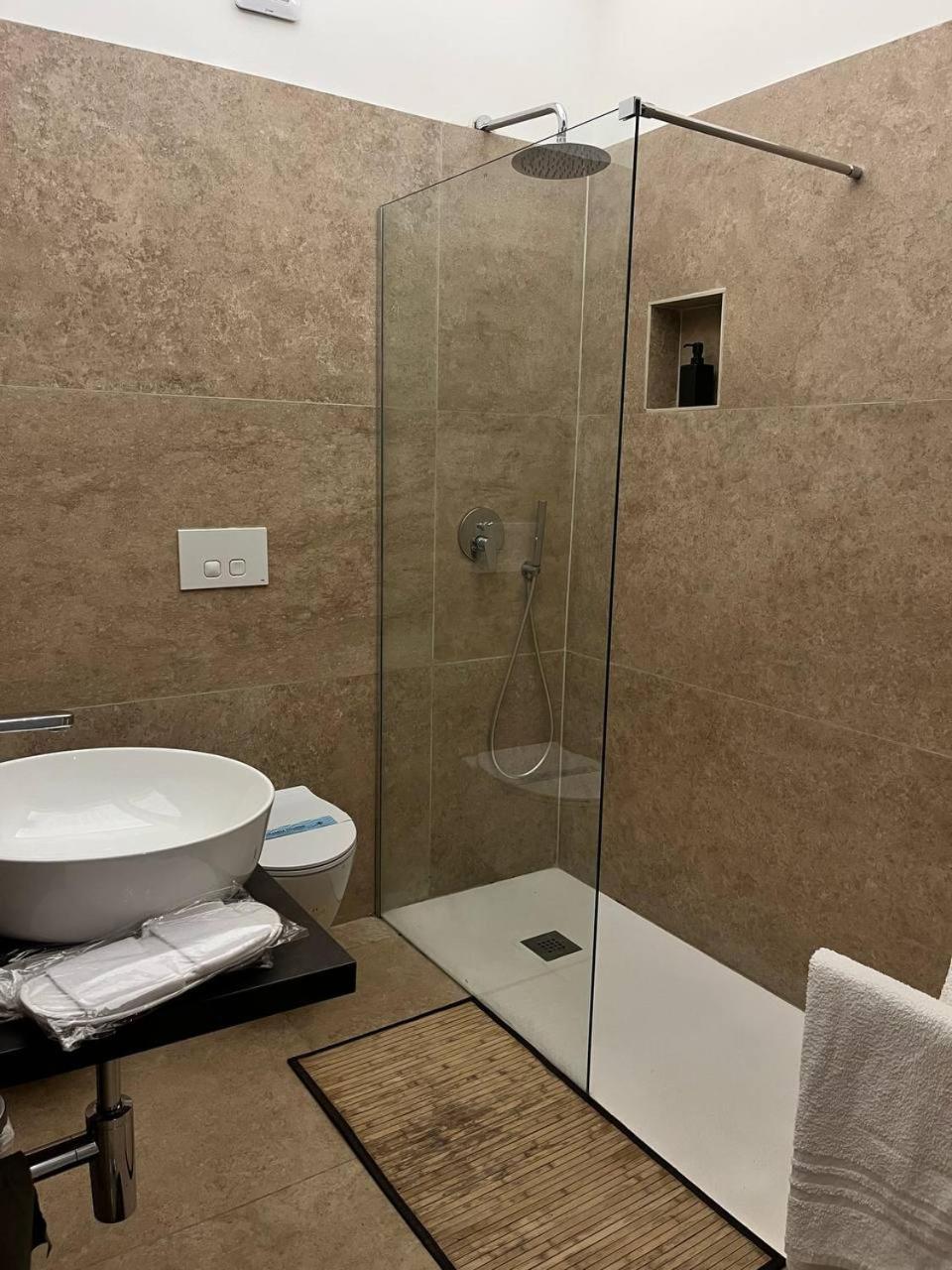 Bien-Etre Exclusive Apartment Taranto Esterno foto